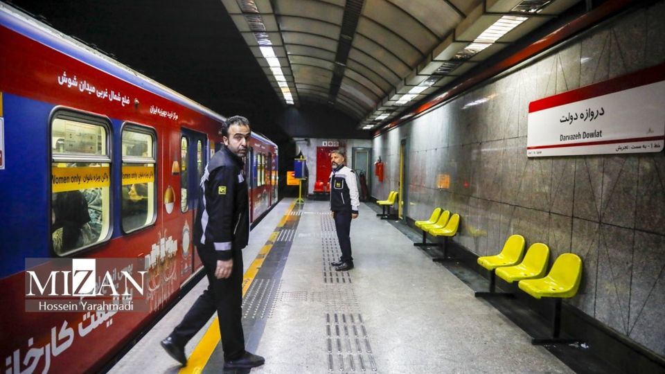 ممانعت از ورود آقایان به واگن ویژه بانوان در مترو تهران 