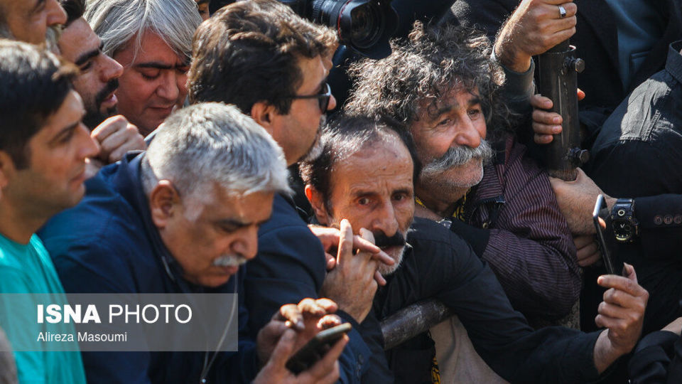 مراسم تشییع پیکر زنده‌یاد اکبر گلپا در قطعه هنرمندان