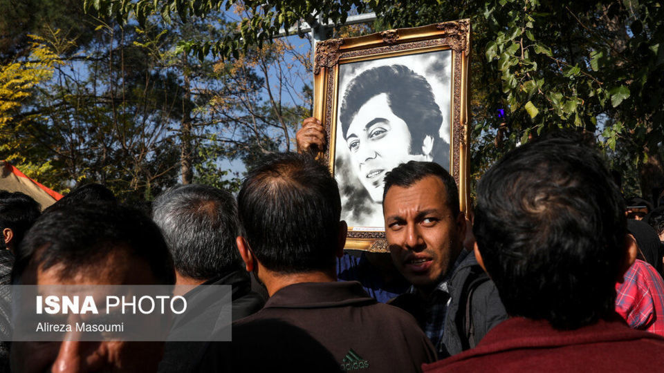 مراسم تشییع پیکر زنده‌یاد اکبر گلپا در قطعه هنرمندان