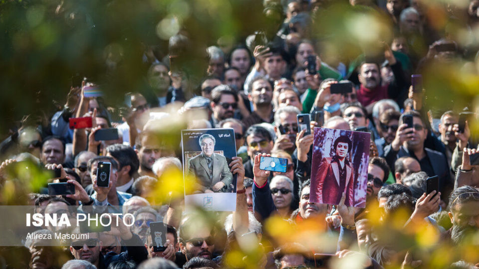 مراسم تشییع پیکر زنده‌یاد اکبر گلپا در قطعه هنرمندان