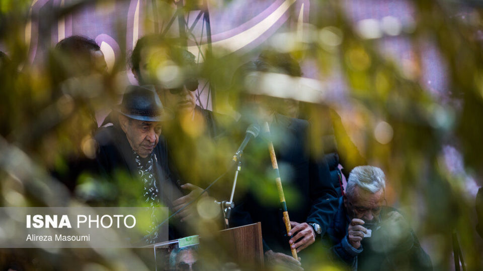 مراسم تشییع پیکر زنده‌یاد اکبر گلپا در قطعه هنرمندان