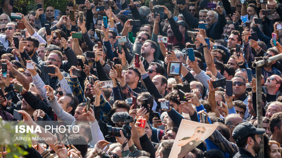 مراسم تشییع پیکر زنده‌یاد اکبر گلپا در قطعه هنرمندان
