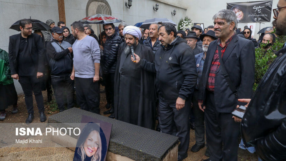 تشییع پیکر بیتا فرهی