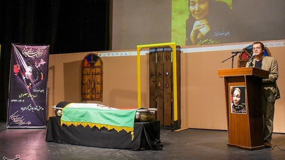 مراسم تشییع پروانه معصومی در رشت