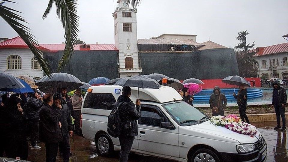 مراسم تشییع پروانه معصومی در رشت