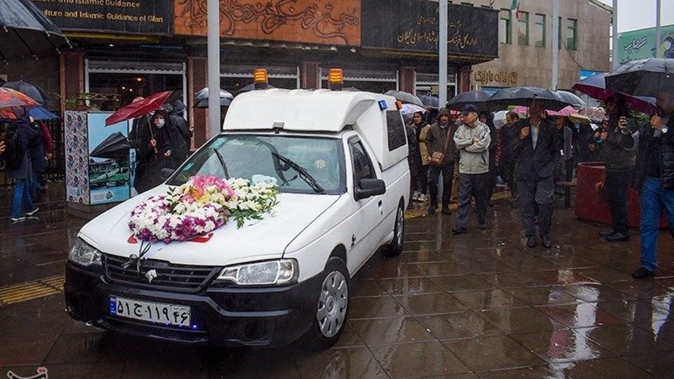 مراسم تشییع پروانه معصومی در رشت