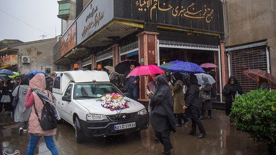 مراسم تشییع پروانه معصومی در رشت