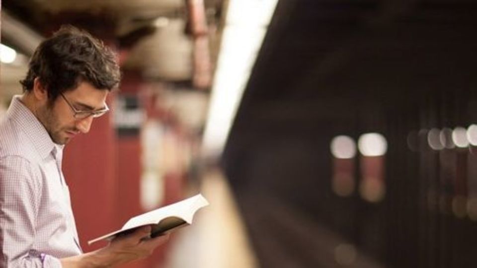 هر روز ساعت هشت در ایستگاه هر روز ساعت هشت در ایستگاه