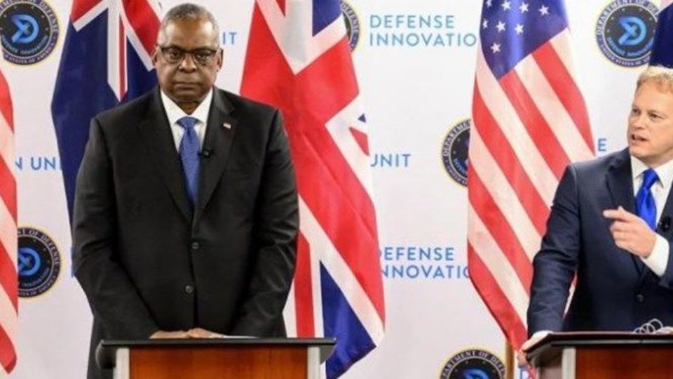 بیانیه وزرای دفاع آمریکا و انگلیس درباره موج سوم حملات به یمن بیانیه وزرای دفاع آمریکا و انگلیس درباره موج سوم حملات به یمن