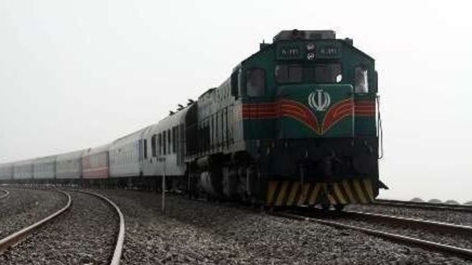 آغاز پیش فروش بلیت قطارهای مسافری نیمه اول تیر از سهشنبه آغاز پیش فروش بلیت قطارهای مسافری نیمه اول تیر از سهشنبه