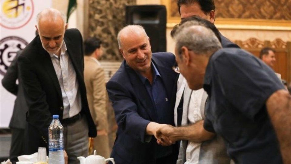 تاج:۴ یا ۵گل از کره و ژاپن عقبیم/از وضعیت فدراسیون ناراضیام تاج:۴ یا ۵گل از کره و ژاپن عقبیم/از وضعیت فدراسیون ناراضیام