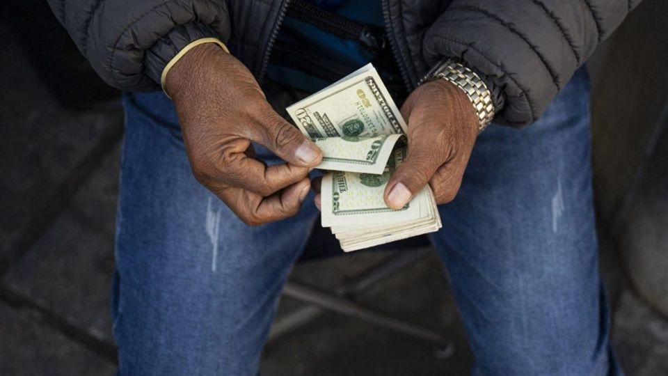 صفرای دلار و سرکنگبین مسوولان اقتصادی ! صفرای دلار و سرکنگبین مسوولان اقتصادی !