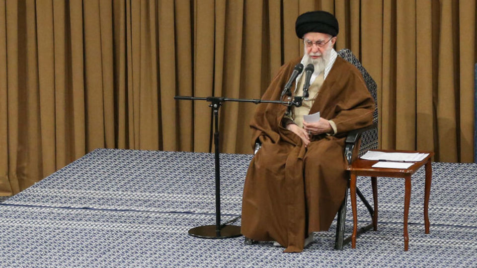 رهبر انقلاب: در زمینه نشان دادن پیشرفتها کم کاریم/ دستگاههای دولتی باید موانع بخش خصوصی را بر طرف کنند/ از ارز ترجیجی سوءاستفادههای زیادی صورت گرفت رهبر انقلاب: در زمینه نشان دادن پیشرفتها کم کاریم/ دستگاههای دولتی باید موانع بخش خصوصی را بر طرف کنند/ از ارز ترجیجی سوءاستفادههای زیادی صورت گرفت