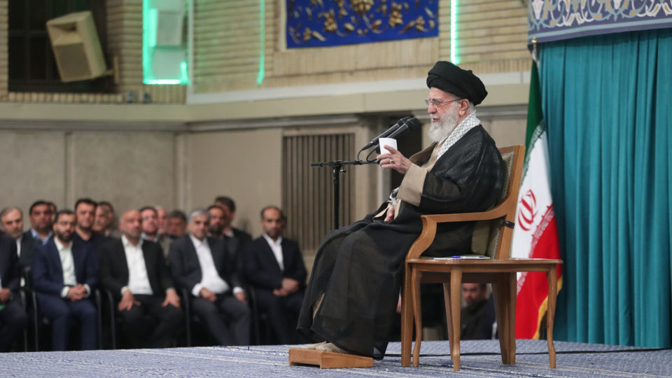 رهبر انقلاب: ایرانی کالای ایرانی مصرف کند/مردم مظلوم فلسطین و غزه نه تنها با رژیم صهیونیستی بلکه با آمریکا و انگلیس روبرو هستند رهبر انقلاب: ایرانی کالای ایرانی مصرف کند/مردم مظلوم فلسطین و غزه نه تنها با رژیم صهیونیستی بلکه با آمریکا و انگلیس روبرو هستند