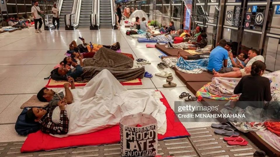 پناه گرفتن اسرائیلی‌ها در مترو از ترس حمله موشکی ایران 