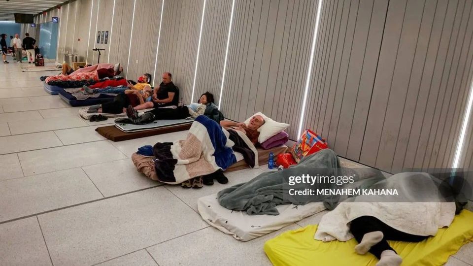 پناه گرفتن اسرائیلی‌ها در مترو از ترس حمله موشکی ایران 