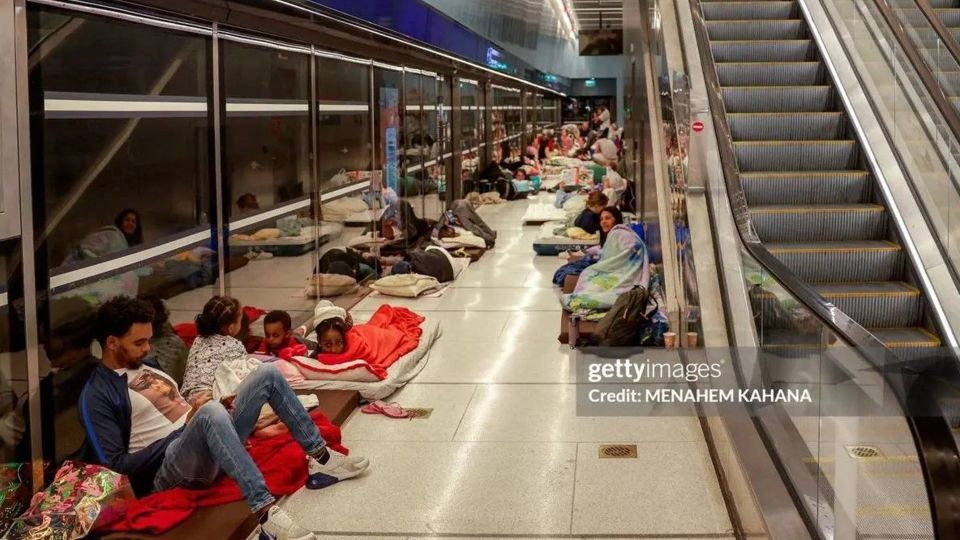 پناه گرفتن اسرائیلی‌ها در مترو از ترس حمله موشکی ایران 