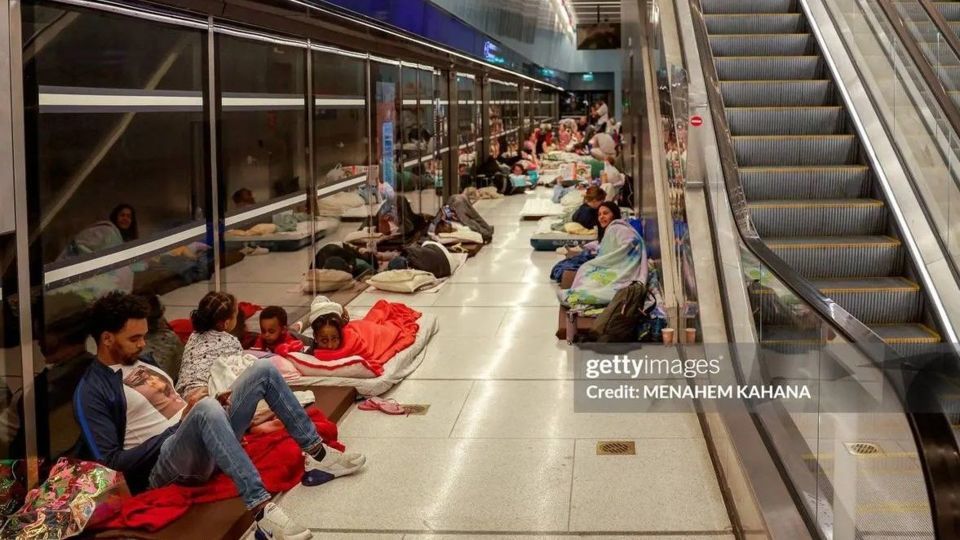 پناه گرفتن اسرائیلی‌ها در مترو از ترس حمله موشکی ایران 