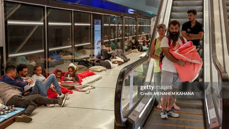 پناه گرفتن اسرائیلی‌ها در مترو از ترس حمله موشکی ایران 