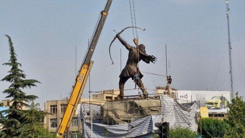 مجسمه آرش کمانگیر رونمایی شد مجسمه آرش کمانگیر رونمایی شد