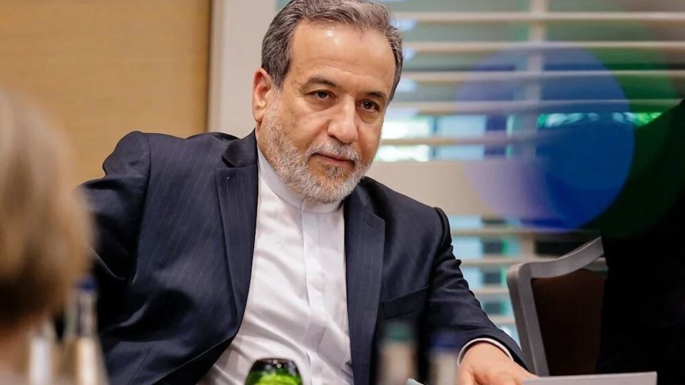 عراقچی: ایران تمامی گزینهها را برای دفاع از حاکمیت، منافع و مردم خود محفوظ میدارد عراقچی: ایران تمامی گزینهها را برای دفاع از حاکمیت، منافع و مردم خود محفوظ میدارد