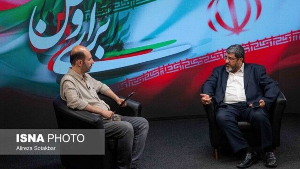 فواد ایزدی: هدف متجاوزان تجزیه ایران است/ایران همچنان یکپارچه و مقاوم باقی مانده است فواد ایزدی: هدف متجاوزان تجزیه ایران است/ایران همچنان یکپارچه و مقاوم باقی مانده است