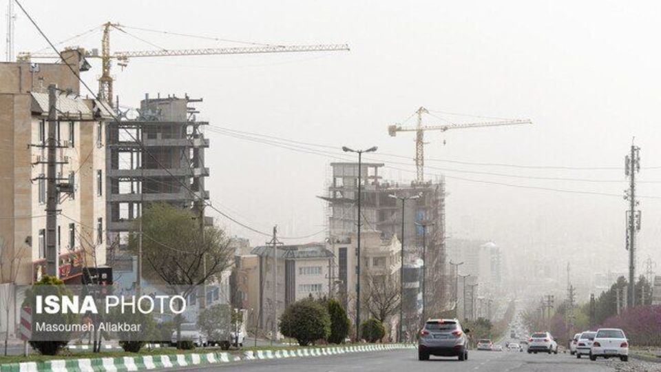 گرد و خاک البرز را فرا گرفته است گرد و خاک البرز را فرا گرفته است