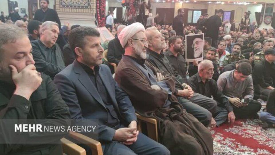 حضور علی لاریجانی در مراسم وداع با پیکر سردار رشید در دزفول حضور علی لاریجانی در مراسم وداع با پیکر سردار رشید در دزفول