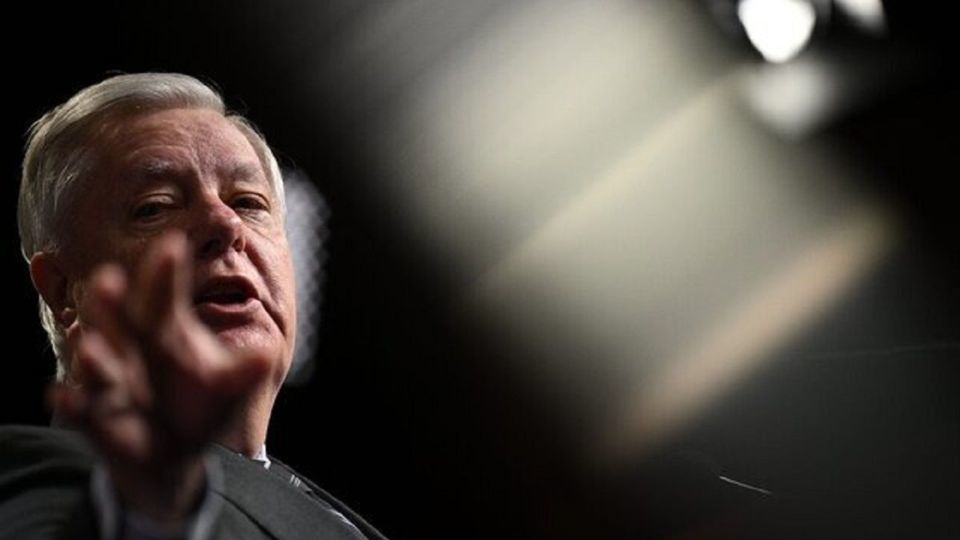 سناتوری که ترامپ را برای حمله به ایران متقاعد کرد سناتوری که ترامپ را برای حمله به ایران متقاعد کرد