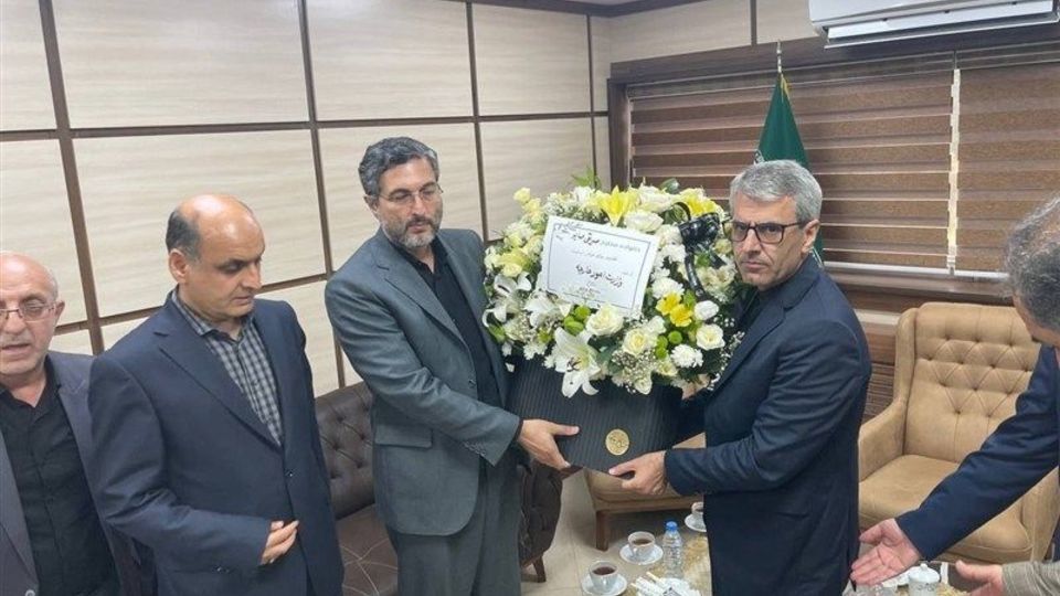 دیدار بقائی با تنها بازمانده از خانواده شهید حمله اسرائیل در آستانه اشرفیه دیدار بقائی با تنها بازمانده از خانواده شهید حمله اسرائیل در آستانه اشرفیه