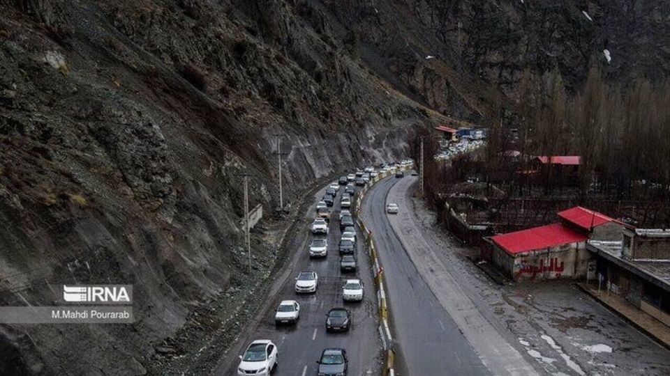 ترافیک در جادههای هراز و کندوان پرحجم و سنگین است ترافیک در جادههای هراز و کندوان پرحجم و سنگین است