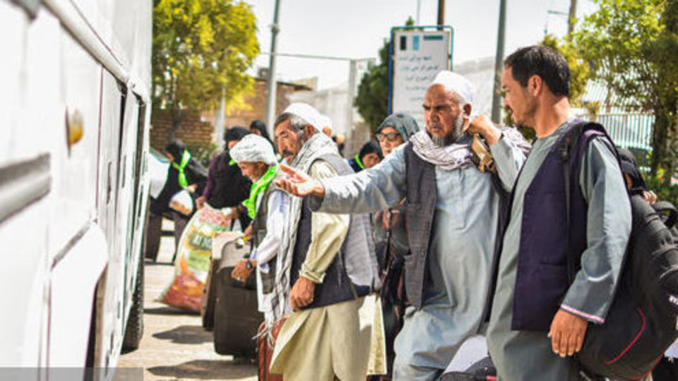 خروج ۳۸۰ هزار تبعه غیر مجاز افغان از مرز دوغارون خروج ۳۸۰ هزار تبعه غیر مجاز افغان از مرز دوغارون