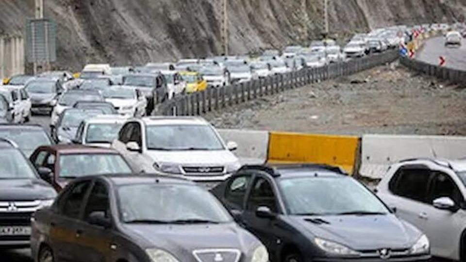 ترافیک سنگین در آزادراه تهران - شمال /محوریک طرفه است ترافیک سنگین در آزادراه تهران - شمال /محوریک طرفه است