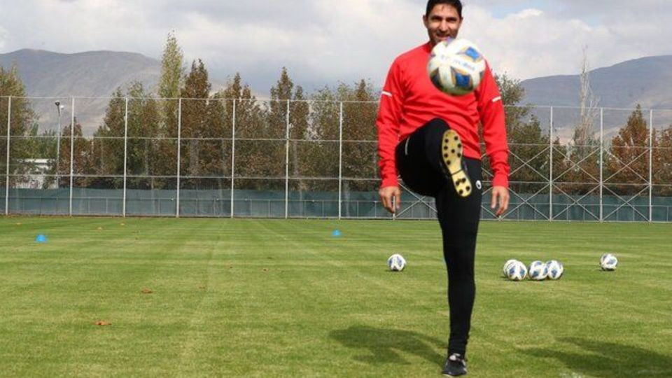 وحید هاشمیان سرمربی پرسپولیس شد وحید هاشمیان سرمربی پرسپولیس شد