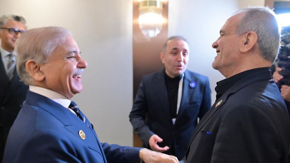 شهباز شریف بر حمایت تزلزل ناپذیر پاکستان از ایران تاکید کرد شهباز شریف بر حمایت تزلزل ناپذیر پاکستان از ایران تاکید کرد