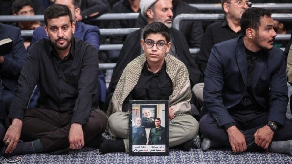  مراسم عزاداری شب تاسوعای حسینی (ع) در حسینیه امام خمینی (ره) 