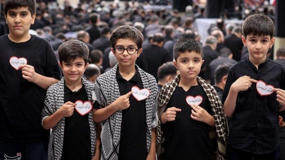  مراسم عزاداری شب تاسوعای حسینی (ع) در حسینیه امام خمینی (ره) 