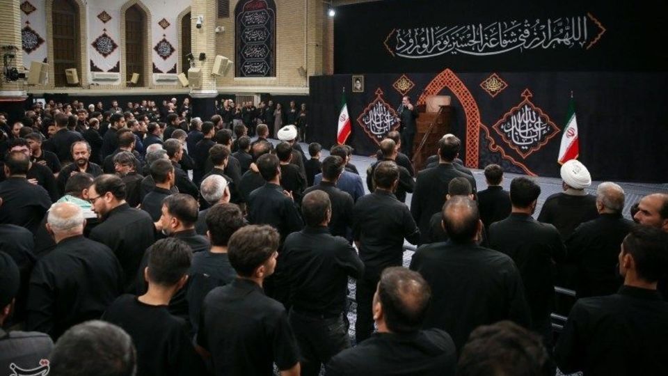  مراسم عزاداری شب تاسوعای حسینی (ع) در حسینیه امام خمینی (ره) 