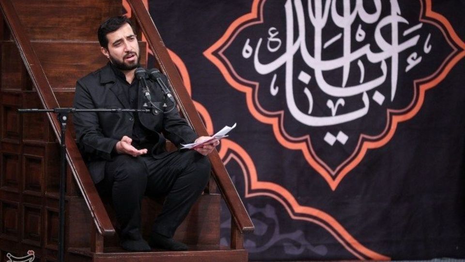  مراسم عزاداری شب تاسوعای حسینی (ع) در حسینیه امام خمینی (ره) 