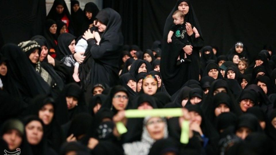  مراسم عزاداری شب تاسوعای حسینی (ع) در حسینیه امام خمینی (ره) 