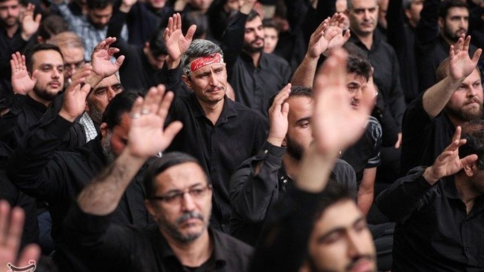  مراسم عزاداری شب تاسوعای حسینی (ع) در حسینیه امام خمینی (ره) 