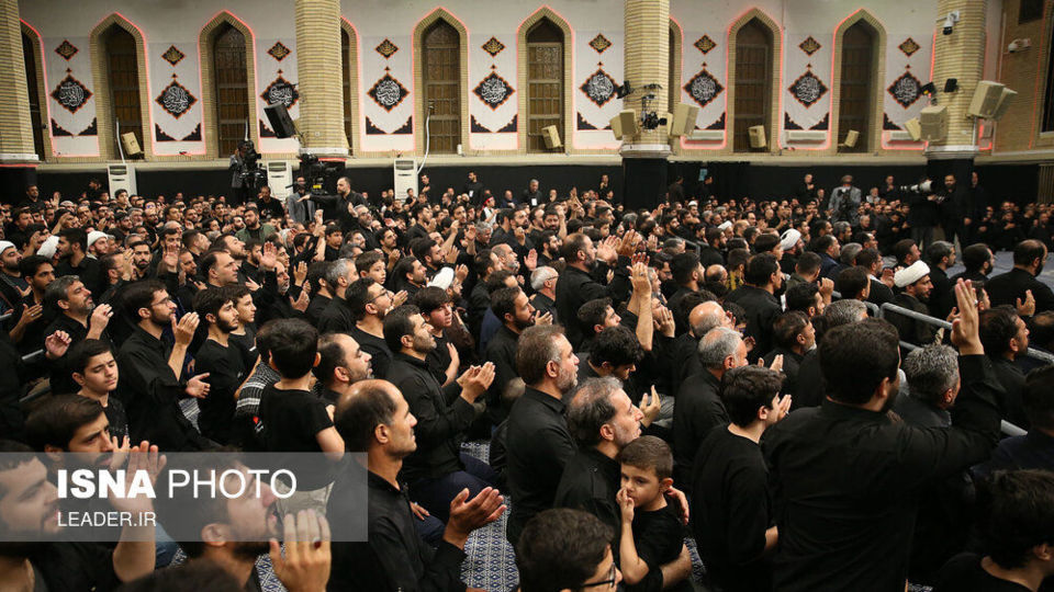 مراسم عزادارای شب عاشورای حسینی با حضور رهبر انقلاب