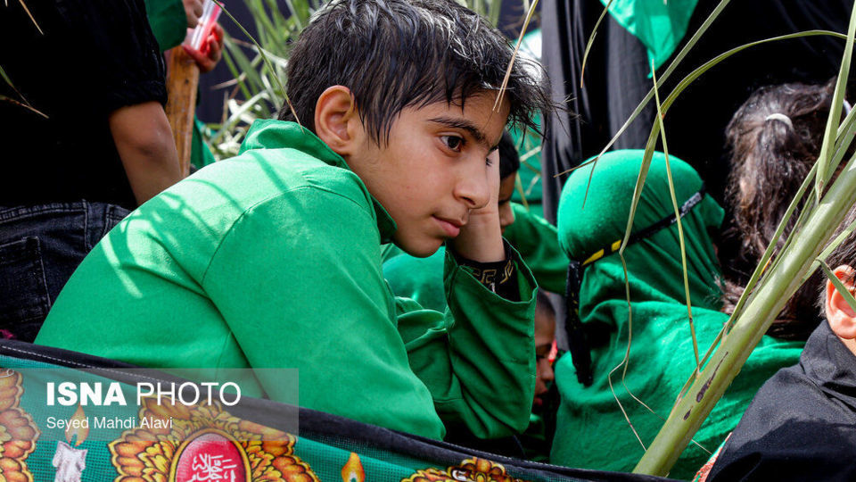 آیین سنتی نخل گردانی عصر عاشورا - یزد