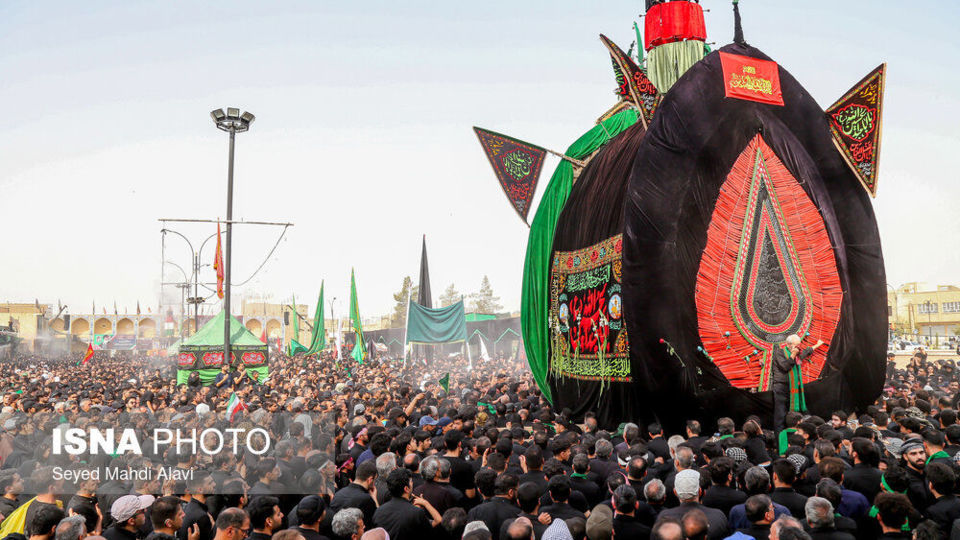 آیین سنتی نخل گردانی عصر عاشورا - یزد