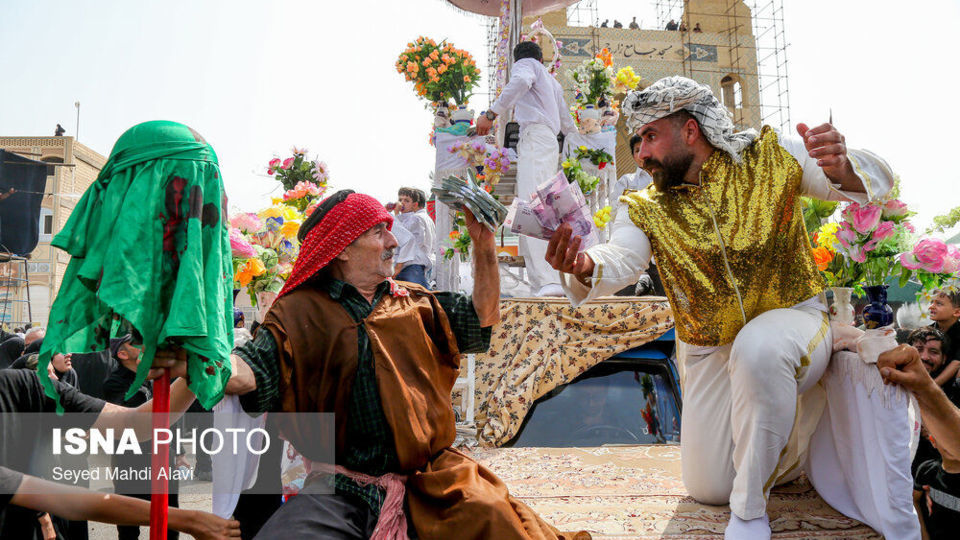 آیین سنتی نخل گردانی عصر عاشورا - یزد