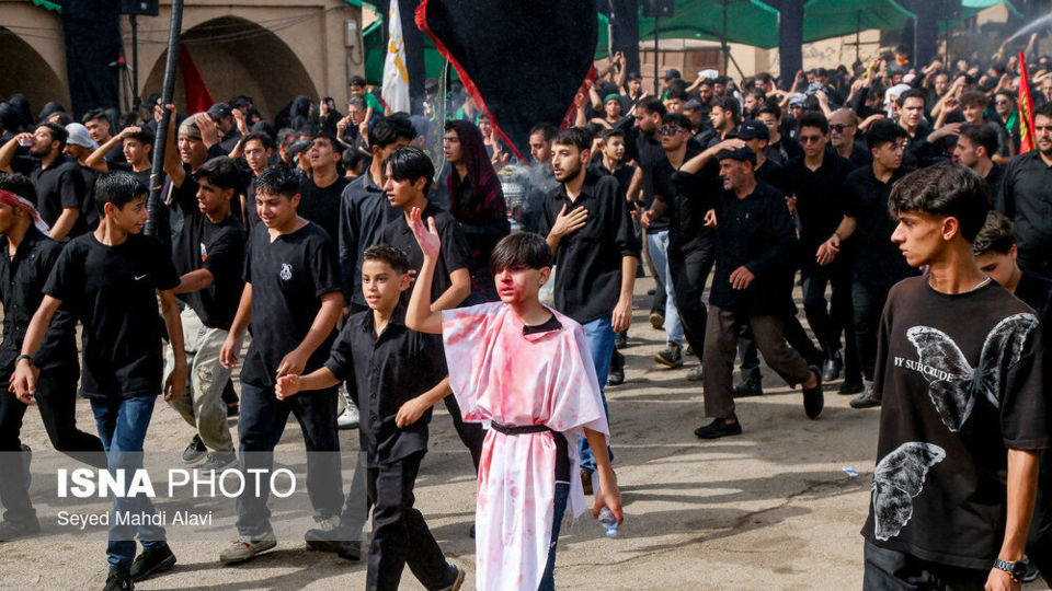 آیین سنتی نخل گردانی عصر عاشورا - یزد