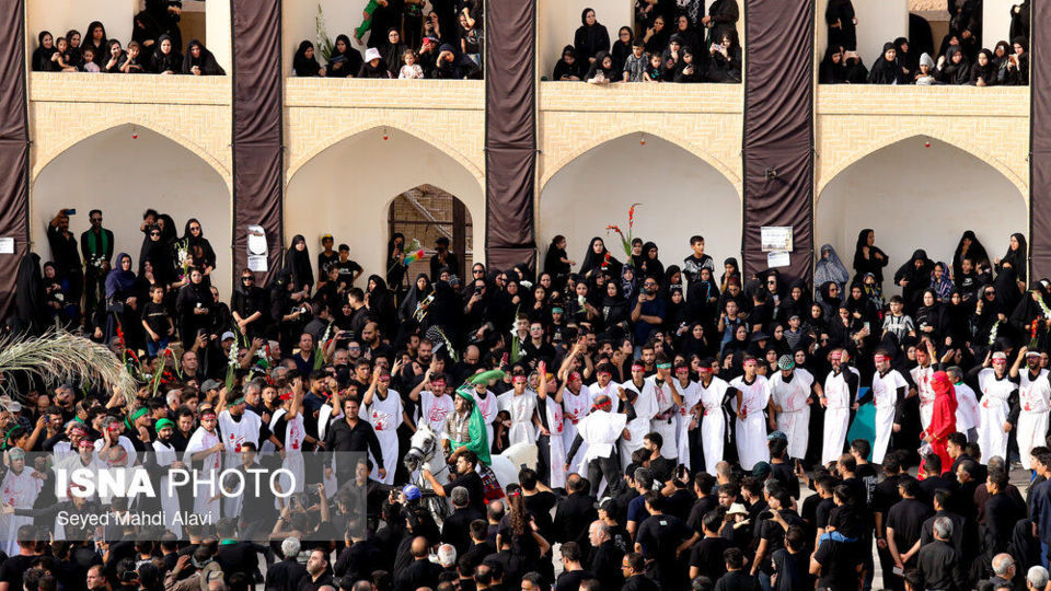 آیین سنتی نخل گردانی عصر عاشورا - یزد