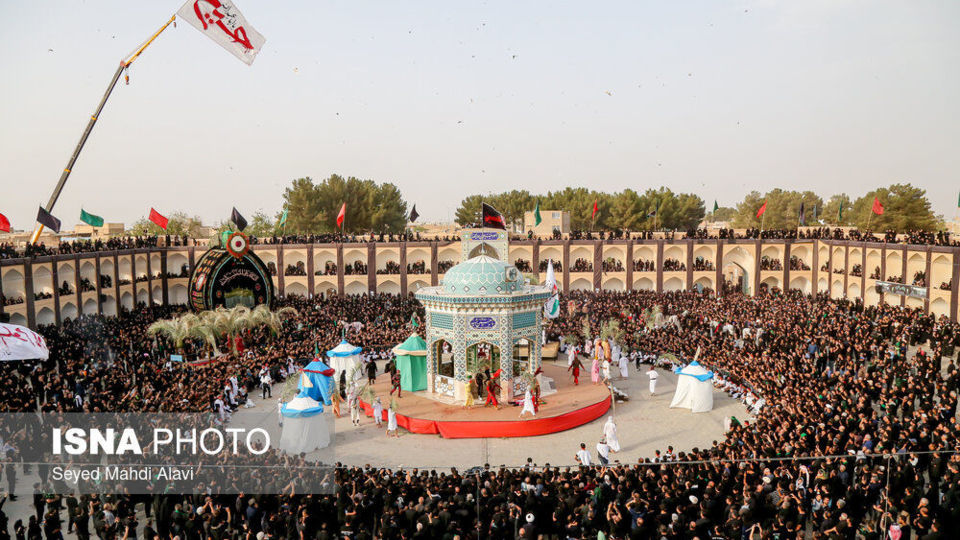 آیین سنتی نخل گردانی عصر عاشورا - یزد