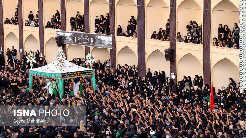 آیین سنتی نخل گردانی عصر عاشورا - یزد