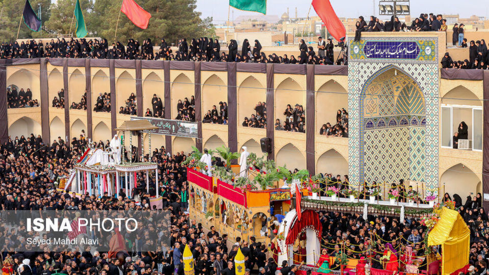 آیین سنتی نخل گردانی عصر عاشورا - یزد